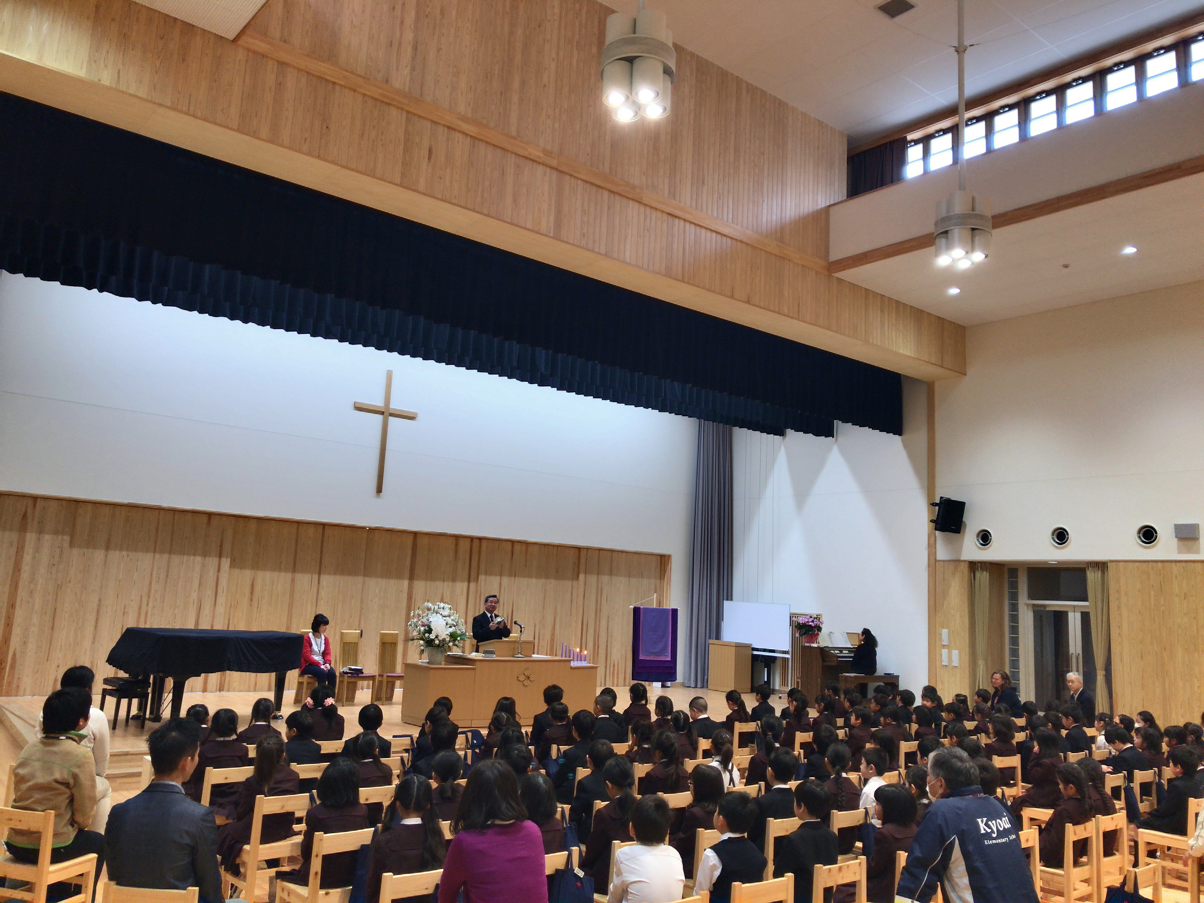 ２学年そろって朝の礼拝