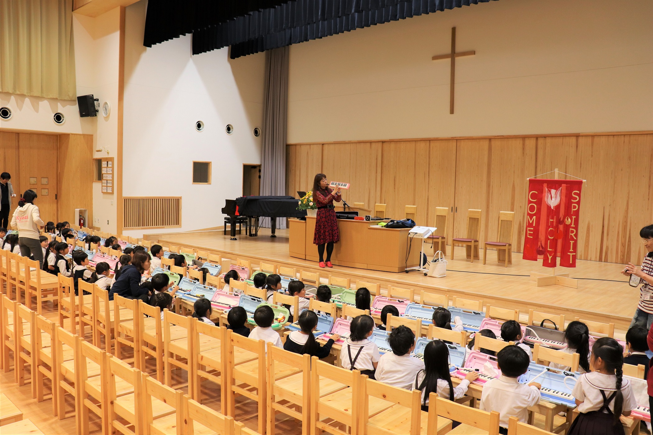 １年生の鍵盤ハーモニカ講習会がありました