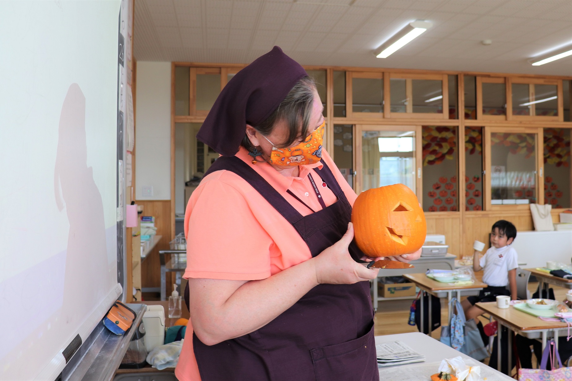 Making Jack-o’-Lantern !!