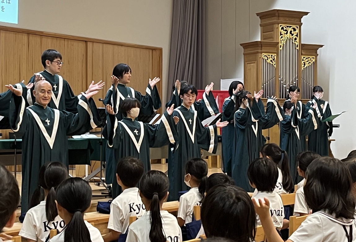 共愛学園前橋国際大学の聖歌隊が礼拝に✨