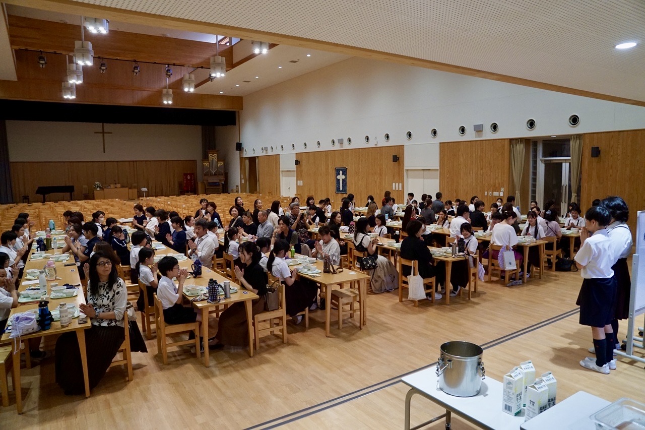 【５年生】　👨👩親子給食試食会🍚🥢👧👦